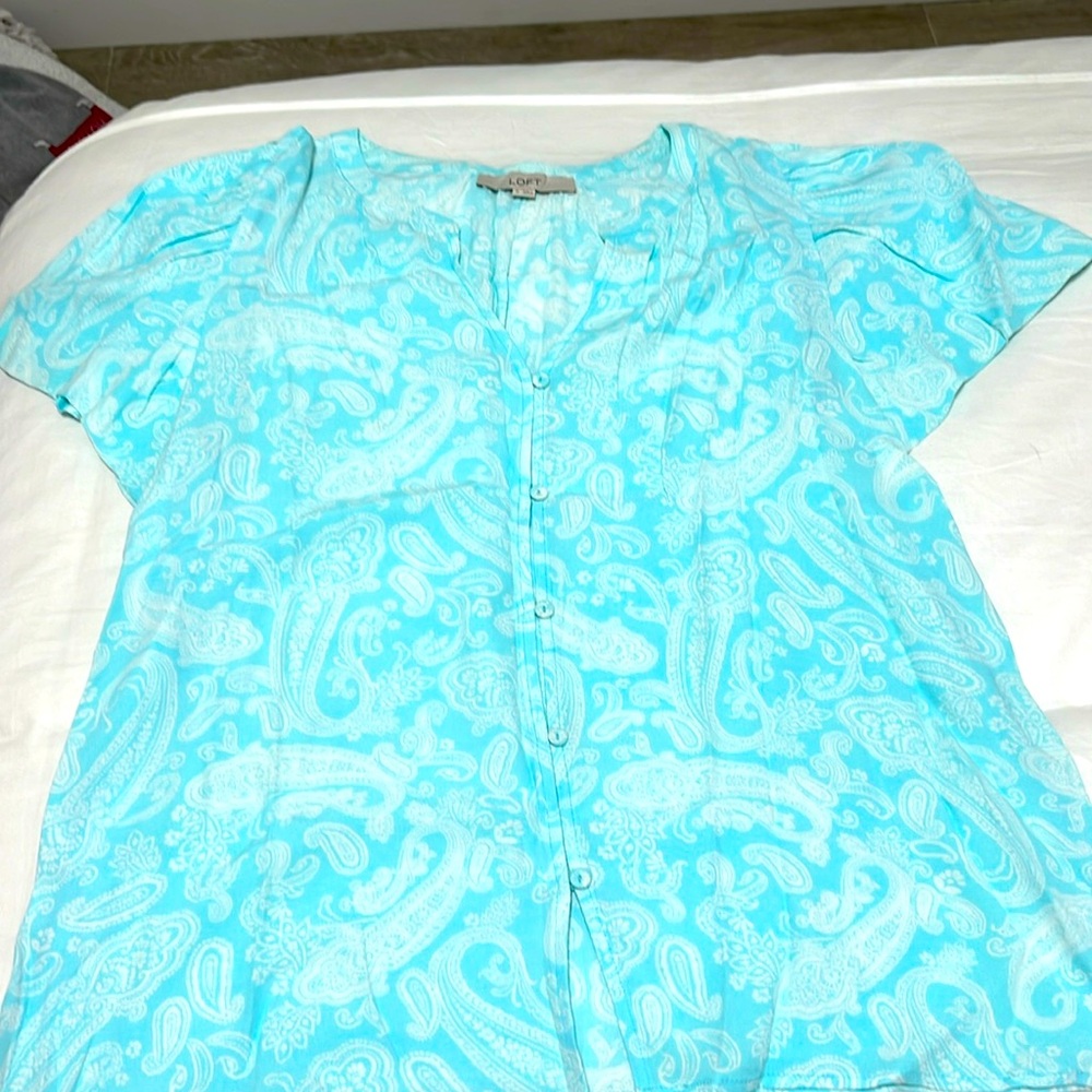 LOFT top in turquoise & white with flutter sleeves. Size medium